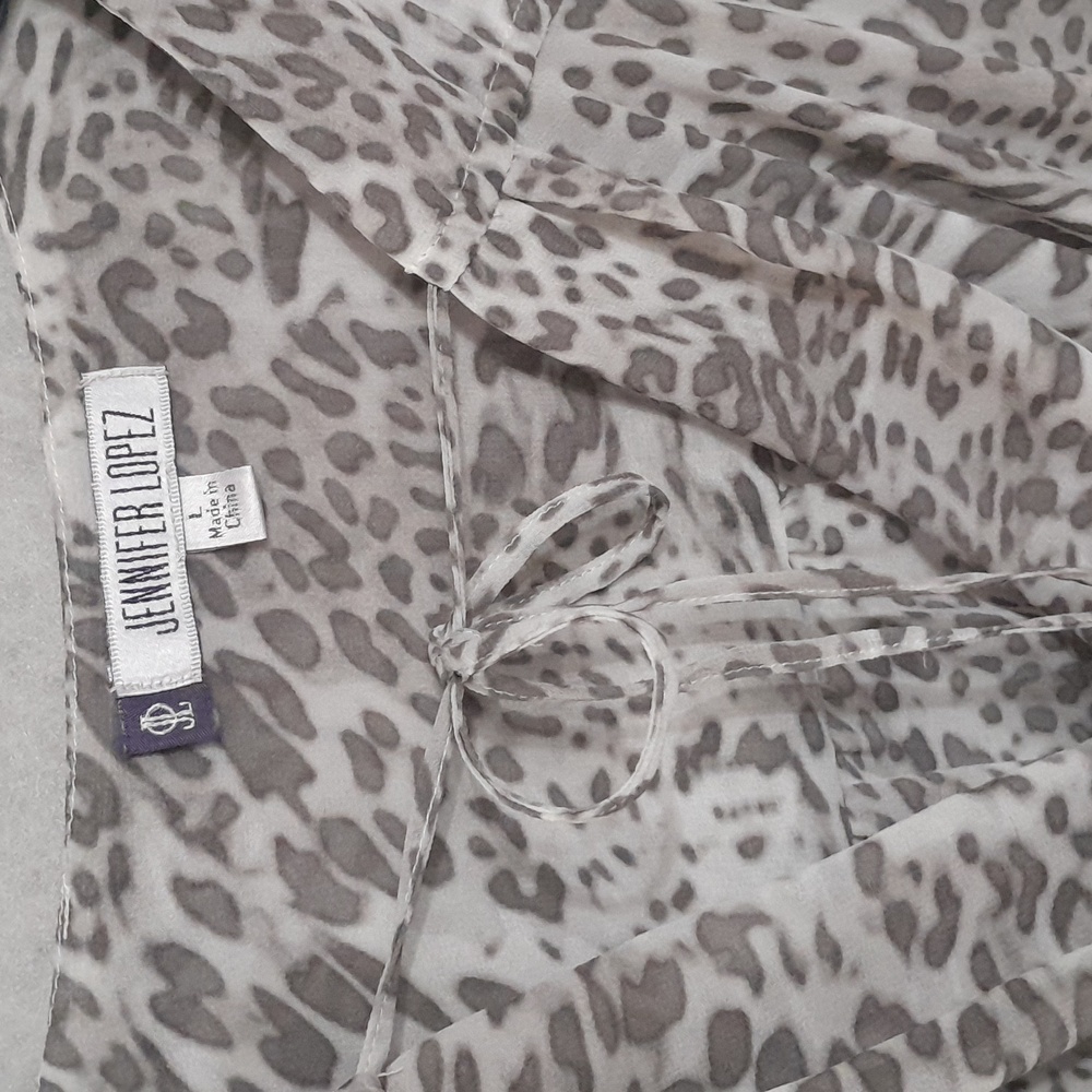 Jennifer Lopez Grey Cheetah Print Long Sleeve Flowy Blouse with Neck Tie Large - Picture 6 of 6